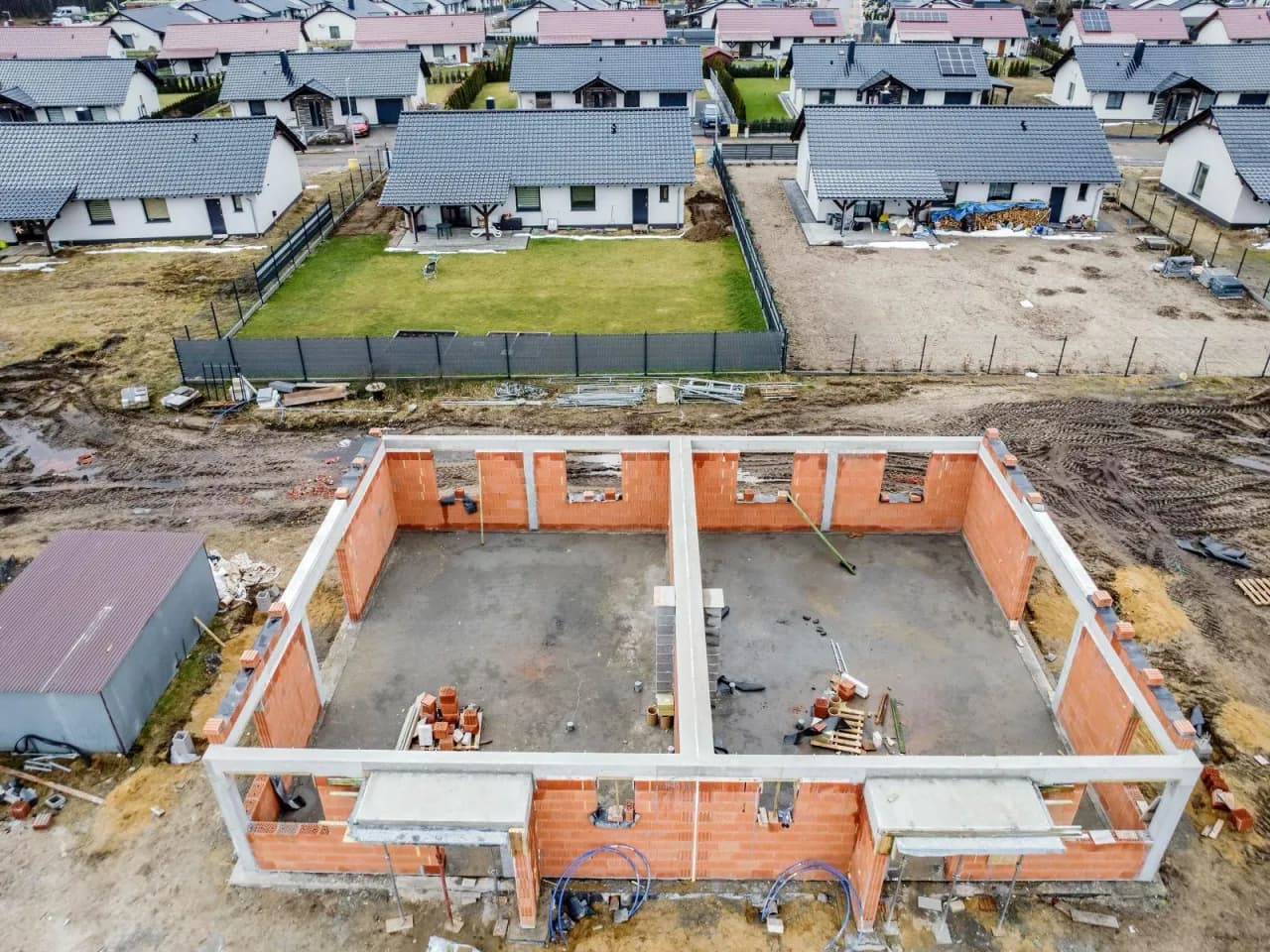 Jak zostać deweloperem w Polsce: kluczowe kroki i wymagania