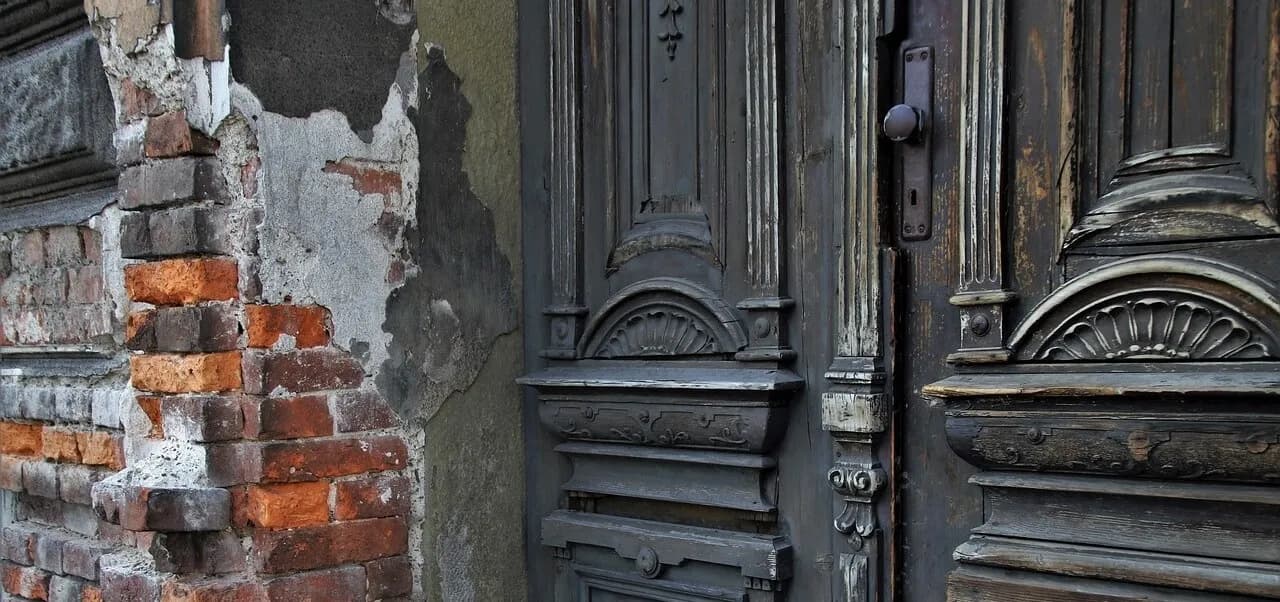 Kiedy budynek jest zabytkiem? Poznaj kluczowe kryteria i proces