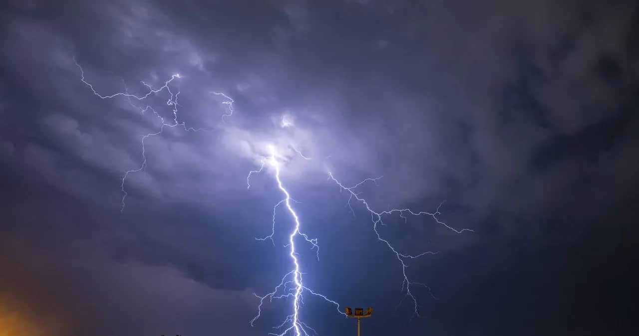 Czy w bloku jest bezpiecznie podczas burzy? Oto, co musisz wiedzieć