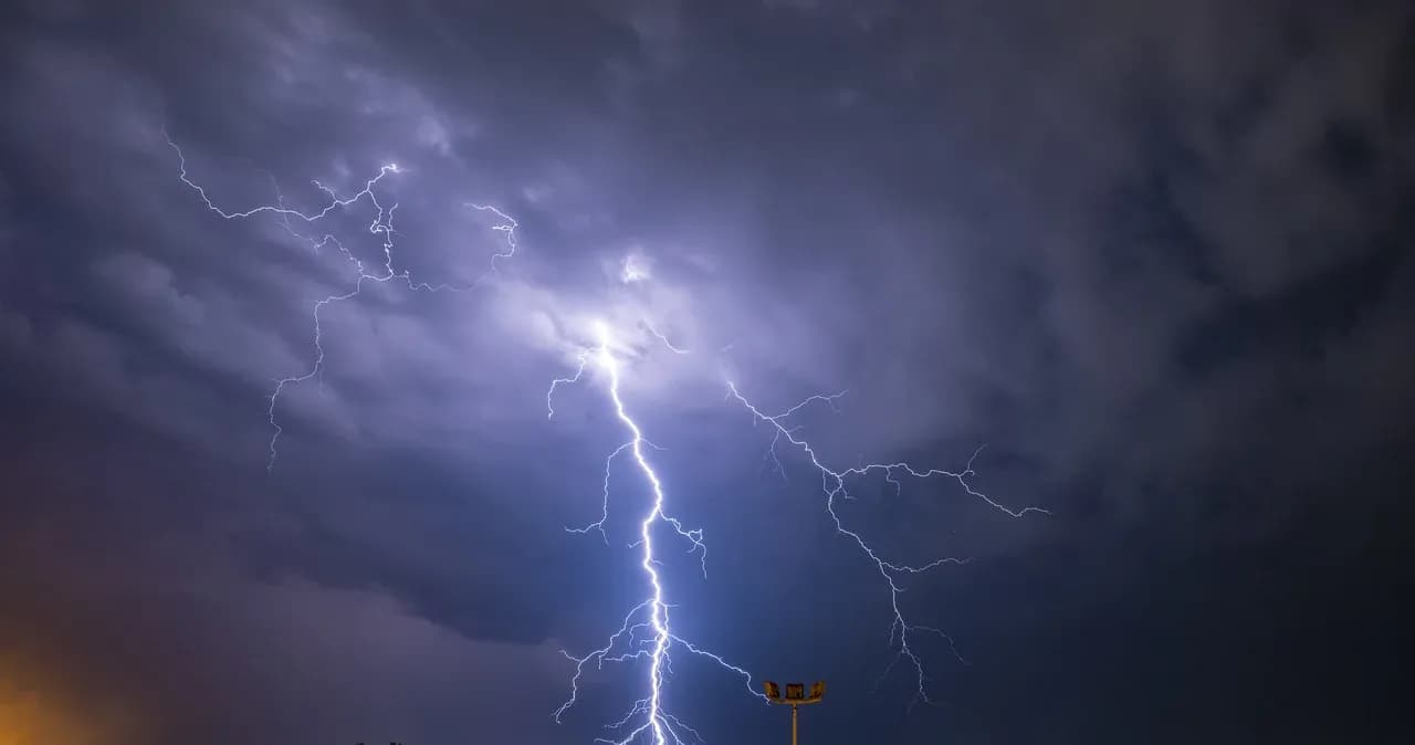 Czy w bloku jest bezpiecznie podczas burzy? Oto, co musisz wiedzieć