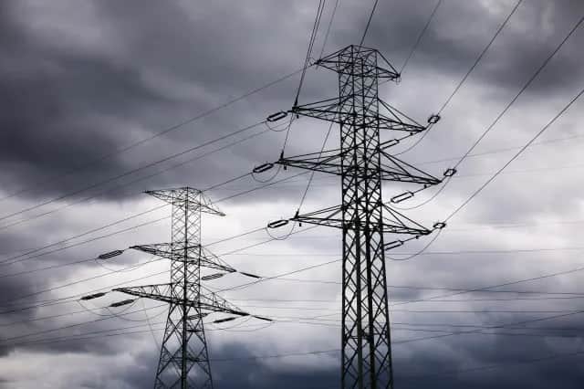 Ile się czeka na podłączenie prądu do mieszkania? Sprawdź, co wpływa na czas oczekiwania